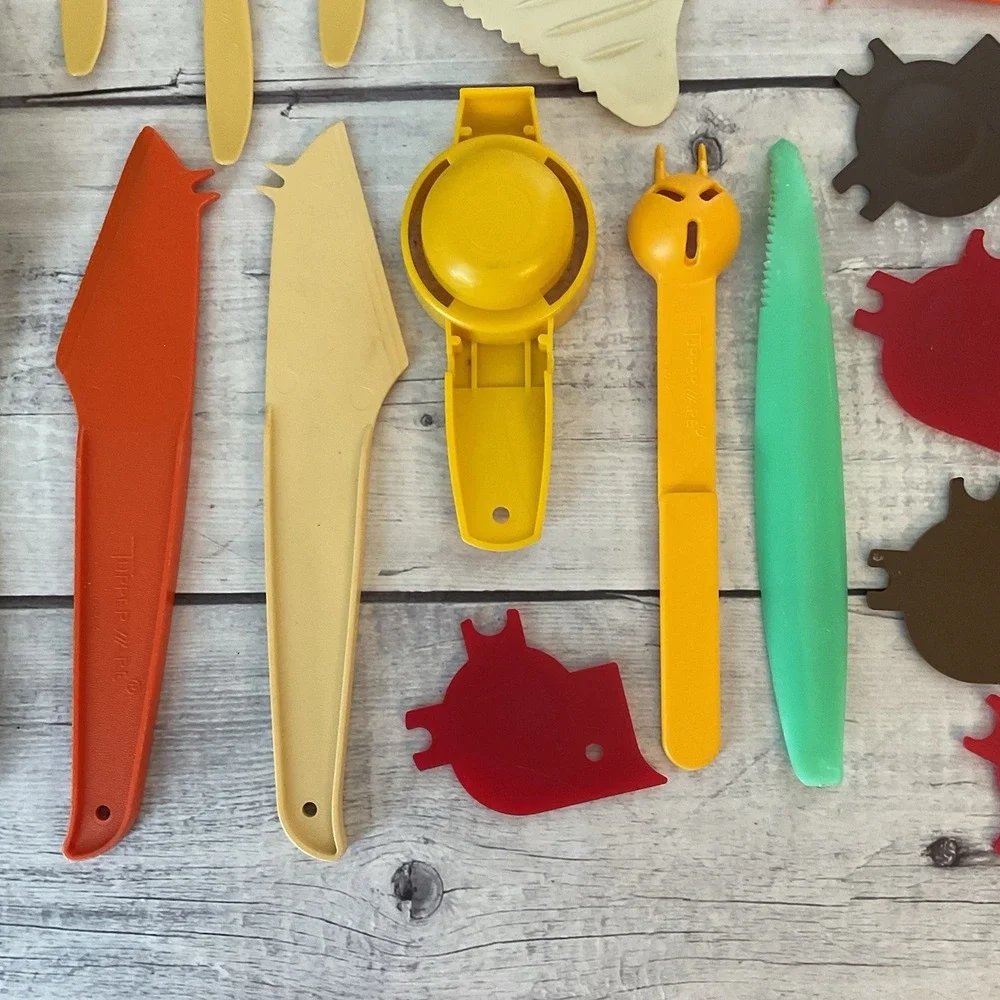 Tupperware Kitchen Gadgets Utensils Tools Vintage Lot  Of 18 Items